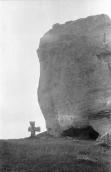 1988 р. Хрест (3) на тлі каменю