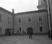 1988 р. Південно-східний кут двора.…