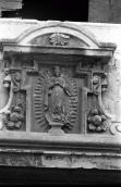 Фронтон з рельєфом “Непорочне зачаття”