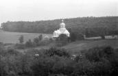 1989 р. Церква на тлі лісу. Вигляд з…
