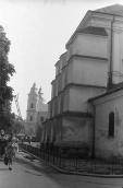 1989 р. Трансепт на тлі костелу…