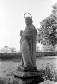 1989 р. Фігура святого на садибі костелу