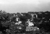 1989 р. Вид центру містечка з костелом…