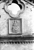 Вікно-квадрифолій та герб
