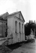 1990 р. Фрагмент костелу, дзвіниця і…