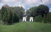 2000 р. Брама. Вигляд з головної алеї