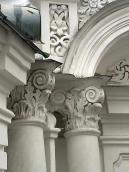 2004 р. Капітелі колон