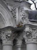 2004 р. Капітелі колон