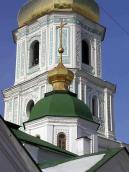 Баня трапезної на тлі дзвіниці