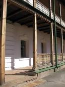 Центральна частина головного фасаду