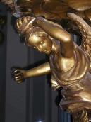 Півпостать в ракурсі