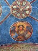 Ангел в медальйоні (північний сектор)