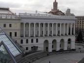 2005 р. Бічний фасад з боку майдану…