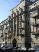 Центральна частина головного фасаду