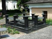 Могила Ханенків Б. І. та В. Н.