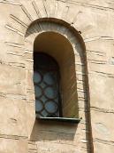 Верхнє вікно середнього прясла…