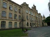 2007 р. Чільний фасад центральної…