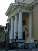 Портик головного входу