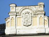 Фронтон з гербом Києва