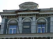 Фронтон з датою 2000 р.