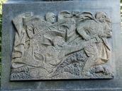 Барельєф “Радянські воїни” на лівому…