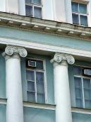 Іонічні колони