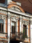 Центральна частина фасаду по…