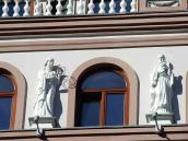 Фрагмент 5-го поверху зі скульптурами…