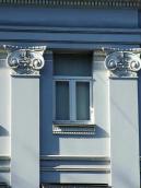 Пілястри з капітелями