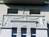 Скульптурний декор центрального ризаліту