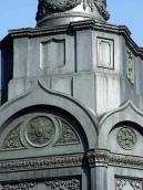 Восьмигранний постамент