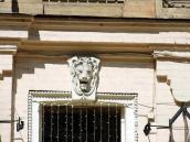 Маскарон вікна 1-го поверху