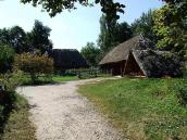 2007 р. Клуня, повітка і льох. Вигляд…