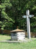 Криниця і хрест