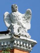 Скульптура сови