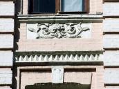 № 37. Рельєфна прикраса 3-го поверху