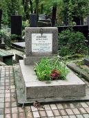 Могила О.П.Куриласа та Л.Курилас