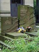 Могила П.Карманського та С.Карманської