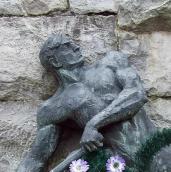 Півпостать