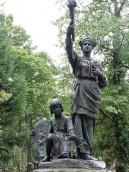 Скульптурна група анфас