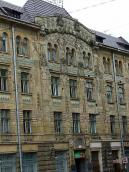 Центральна частина головного фасаду