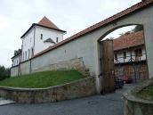 2007 р. Мури, брама і новий корпус