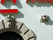 Рельєфи на фасаді