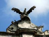 Вінчаюча скульптурна група