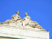 Наріжний фронтон