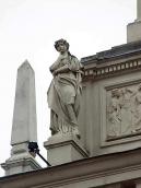 Ліва постать