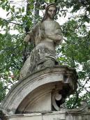 Ліва постать