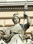 Ліва постать