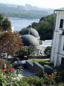 2007 р. Ротонда-ризниця (№ 97, ближче)…