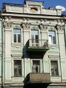 Центральна частина головного фасаду